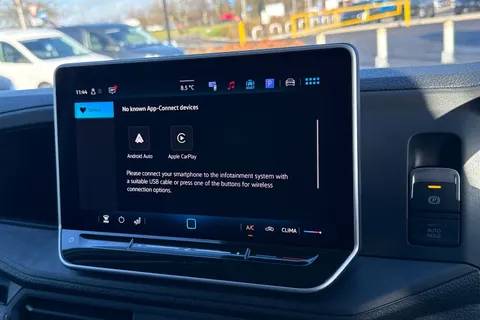 MF75FMO Volkswagen Crafter 2.0 TDI 140PS Commerce Plus High Roof Van Thumbnail #12