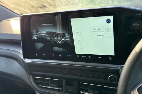 MF75FUJ Volkswagen Transporter Commerce Pro SWB 150ps Automatic 4MOTION Thumbnail #19