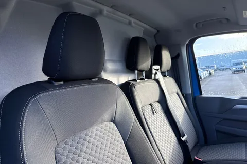 MF75FUJ Volkswagen Transporter Commerce Pro SWB 150ps Automatic 4MOTION Thumbnail #21