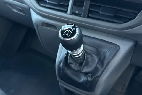 DF25CPE Volkswagen Transporter 2.0 TDI 110 Commerce Pro Van Thumbnail #23