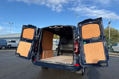 DF25CPE Volkswagen Transporter 2.0 TDI 110 Commerce Pro Van Thumbnail #32