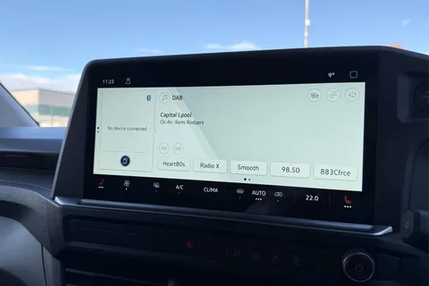 DF25CPE Volkswagen Transporter 2.0 TDI 110 Commerce Pro Van Thumbnail #44