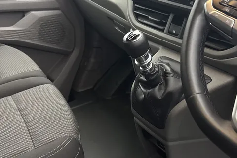 MF25HWY Volkswagen Transporter 2.0 TDI 110 Commerce Plus Van Thumbnail #20