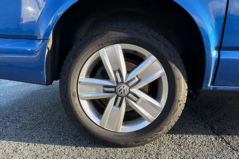 DG74EFX Volkswagen Transporter 2.0 TDI 150 Highline Kombi Van DSG Thumbnail #11