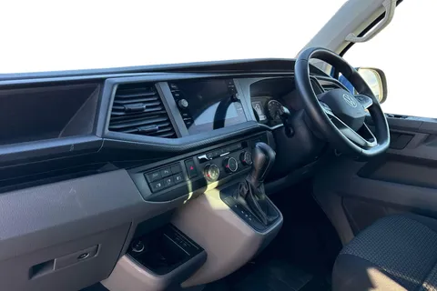 DG74EFX Volkswagen Transporter 2.0 TDI 150 Highline Kombi Van DSG Thumbnail #15