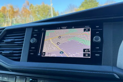 DG74EFX Volkswagen Transporter 2.0 TDI 150 Highline Kombi Van DSG Thumbnail #17