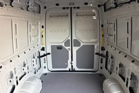 BG75ZTW Volkswagen Crafter 2.0 TDI 177PS Commerce Plus High Roof Auto-Twin Slider Thumbnail #18