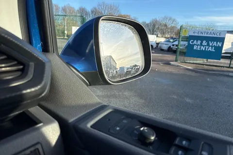 DG74EFX Volkswagen Transporter 2.0 TDI 150 Highline Kombi Van DSG Thumbnail #21