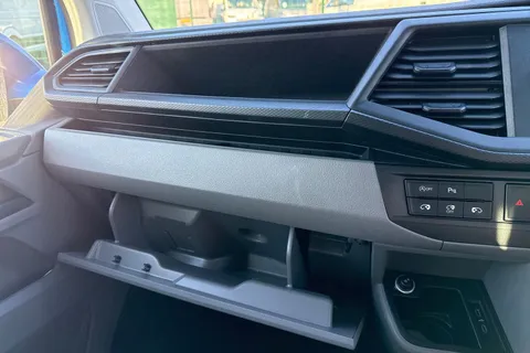 DG74EFX Volkswagen Transporter 2.0 TDI 150 Highline Kombi Van DSG Thumbnail #33