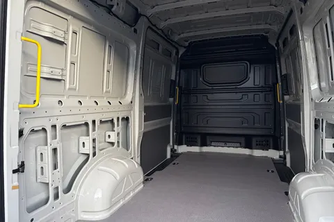 BG75ZTW Volkswagen Crafter 2.0 TDI 177PS Commerce Plus High Roof Auto-Twin Slider Thumbnail #41