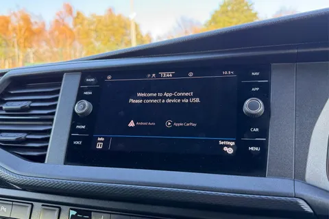 DG74EFX Volkswagen Transporter 2.0 TDI 150 Highline Kombi Van DSG Thumbnail #46