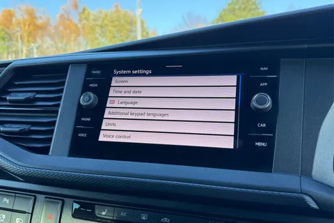 DG74EFX Volkswagen Transporter 2.0 TDI 150 Highline Kombi Van DSG Thumbnail #49