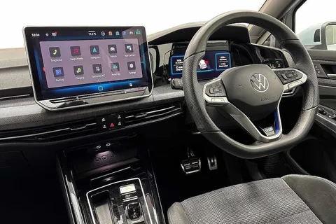 DA25OYR Volkswagen Golf 1.5 TSI 272 GTE eHybrid 5dr DSG ⭐Head up Display, panoramic sunroof⭐ Thumbnail #2