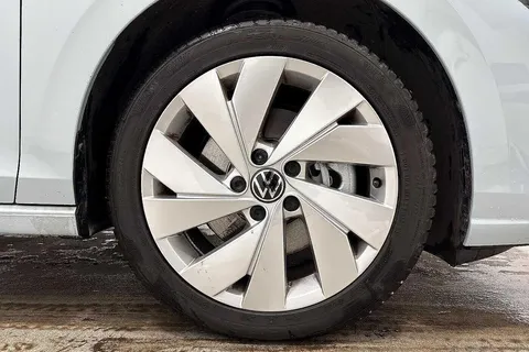 DA25PLN Volkswagen Golf 1.5 TSI 204 Style eHybrid 5dr DSG Thumbnail #5