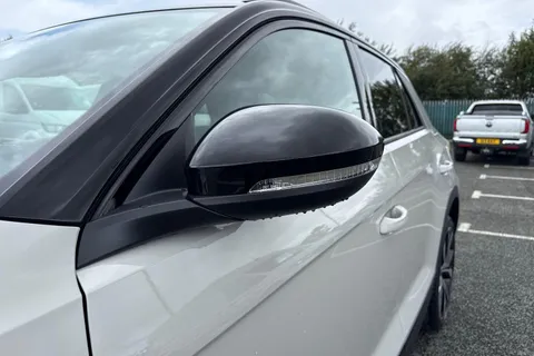 Volkswagen T-Roc 1.5 TSI Style Design Euro 6 (s/s) 5dr Thumbnail #32