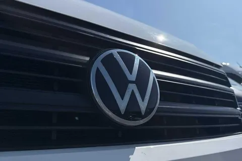 DE75VZF Volkswagen Crafter CR35 Panel van Commerce Plus LWB 140 PS 2.0 TDI 6sp Man FWD - 25MY/Step/Cam Thumbnail #24