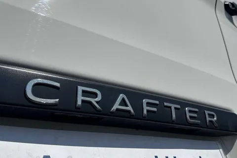 DE75VZF Volkswagen Crafter CR35 Panel van Commerce Plus LWB 140 PS 2.0 TDI 6sp Man FWD - 25MY/Step/Cam Thumbnail #32