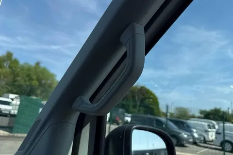 DE75VZF Volkswagen Crafter CR35 Panel van Commerce Plus LWB 140 PS 2.0 TDI 6sp Man FWD - 25MY/Step/Cam Thumbnail #33