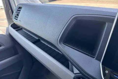 DE75VZF Volkswagen Crafter CR35 Panel van Commerce Plus LWB 140 PS 2.0 TDI 6sp Man FWD - 25MY/Step/Cam Thumbnail #42