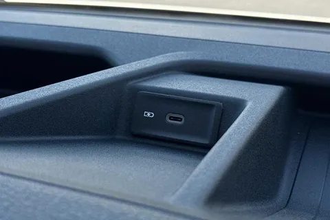 DE75VZF Volkswagen Crafter CR35 Panel van Commerce Plus LWB 140 PS 2.0 TDI 6sp Man FWD - 25MY/Step/Cam Thumbnail #43