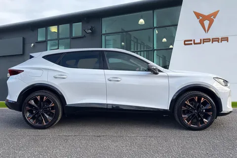 KW25YBR CUPRA Formentor 1.5 eHybrid 25.8kWh V3 DSG Euro 6 (s/s) 5dr Thumbnail #4
