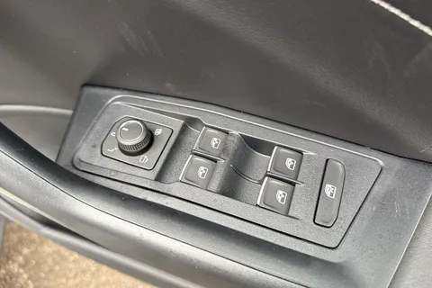  Volkswagen T-Roc 1.0 TSI Style Design Euro 6 (s/s) 5dr Thumbnail #21