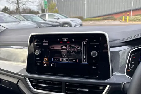  Volkswagen T-Roc 2.0 TDI Style Euro 6 (s/s) 5dr Thumbnail #22