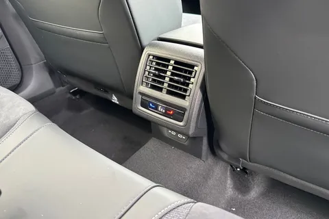  Volkswagen Golf 1.5 TSI eHybrid 19.7kWh Style DSG Euro 6 (s/s) 5dr Thumbnail #30