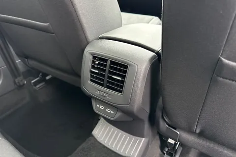  Volkswagen T-Roc 1.0 TSI Style Design Euro 6 (s/s) 5dr Thumbnail #31