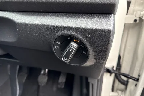  Volkswagen T-Roc 1.0 TSI Style Design Euro 6 (s/s) 5dr Thumbnail #32