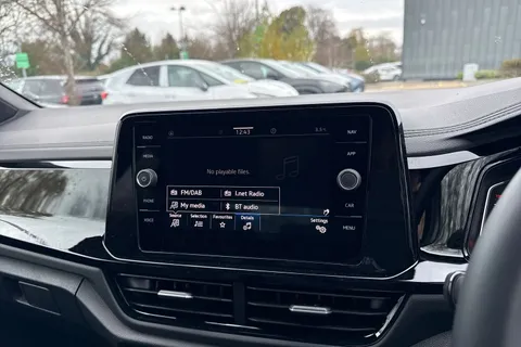  Volkswagen T-Roc 1.0 TSI Style Design Euro 6 (s/s) 5dr Thumbnail #45