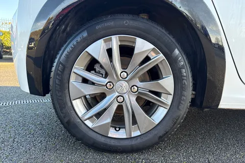 NV71FUP PEUGEOT e-208 50kWh Allure Premium Auto 5dr Thumbnail #11