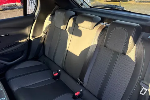 NV71FUP PEUGEOT e-208 50kWh Allure Premium Auto 5dr Thumbnail #19