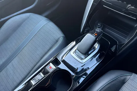 NV71FUP PEUGEOT e-208 50kWh Allure Premium Auto 5dr Thumbnail #23