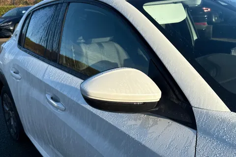 NV71FUP PEUGEOT e-208 50kWh Allure Premium Auto 5dr Thumbnail #28