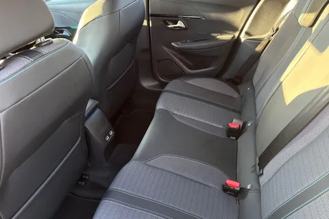 NV71FUP PEUGEOT e-208 50kWh Allure Premium Auto 5dr Thumbnail #31