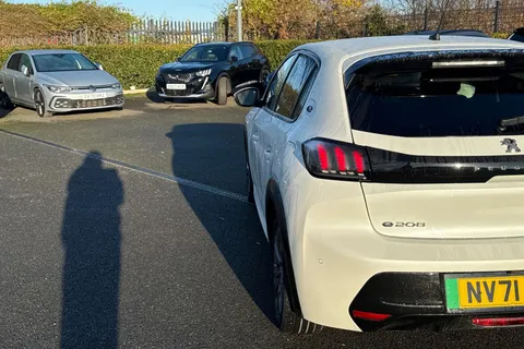 NV71FUP PEUGEOT e-208 50kWh Allure Premium Auto 5dr Thumbnail #34