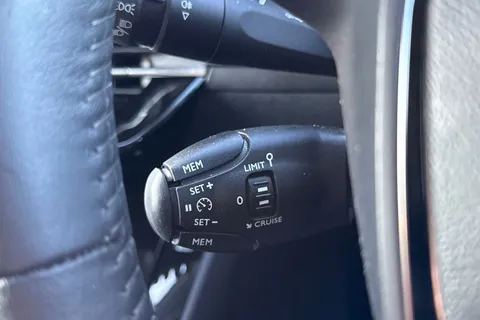 NV71FUP PEUGEOT e-208 50kWh Allure Premium Auto 5dr Thumbnail #41