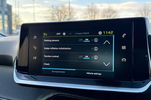 NV71FUP PEUGEOT e-208 50kWh Allure Premium Auto 5dr Thumbnail #53