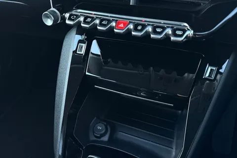 NV71FUP PEUGEOT e-208 50kWh Allure Premium Auto 5dr Thumbnail #57