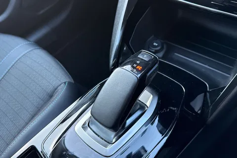NV71FUP PEUGEOT e-208 50kWh Allure Premium Auto 5dr Thumbnail #58