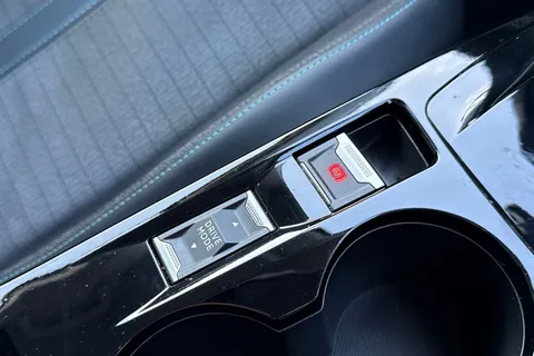 NV71FUP PEUGEOT e-208 50kWh Allure Premium Auto 5dr Thumbnail #60