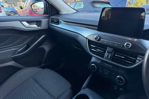 15 of 51 for Ford Focus 1.5T EcoBoost Active Auto Euro 6 (s/s) 5dr