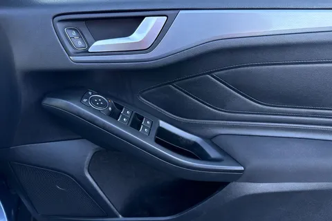 18 of 51 for Ford Focus 1.5T EcoBoost Active Auto Euro 6 (s/s) 5dr