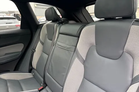 KV20OUD Volvo Xc60 2.0 B4 MHEV R-Design Auto AWD Euro 6 (s/s) 5dr Thumbnail #14