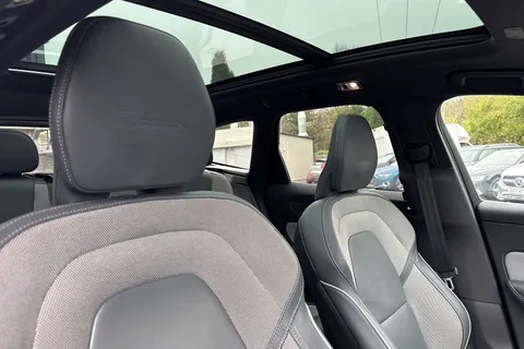 KV20OUD Volvo Xc60 2.0 B4 MHEV R-Design Auto AWD Euro 6 (s/s) 5dr Thumbnail #21