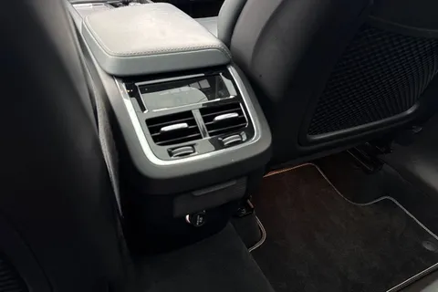KV20OUD Volvo Xc60 2.0 B4 MHEV R-Design Auto AWD Euro 6 (s/s) 5dr Thumbnail #26