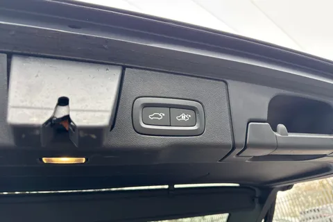 KV20OUD Volvo Xc60 2.0 B4 MHEV R-Design Auto AWD Euro 6 (s/s) 5dr Thumbnail #28