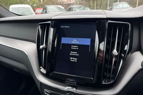 KV20OUD Volvo Xc60 2.0 B4 MHEV R-Design Auto AWD Euro 6 (s/s) 5dr Thumbnail #41