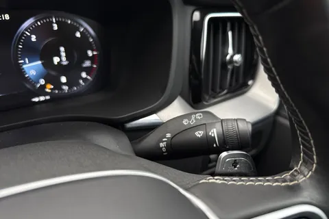 KV20OUD Volvo Xc60 2.0 B4 MHEV R-Design Auto AWD Euro 6 (s/s) 5dr Thumbnail #45